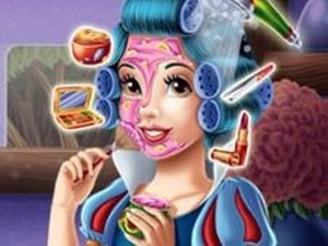 Snow White Beauty Makeover Game